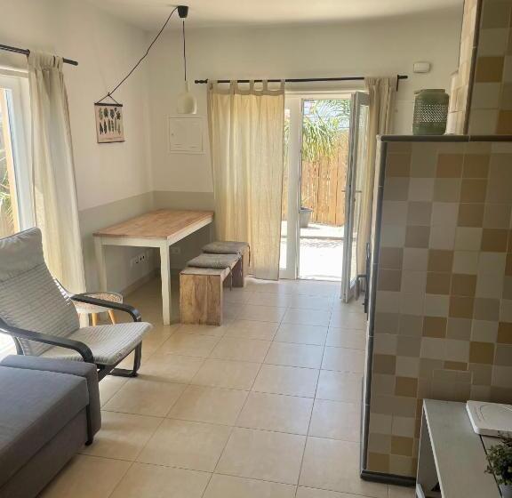 غرفة قياسية, The Lighthouse Hostel