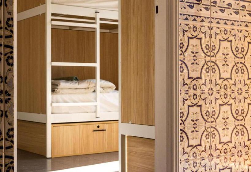 سرير فى غرفة مشتركه, The Lighthouse Hostel