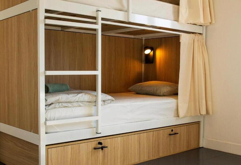 공동 객실, The Lighthouse Hostel