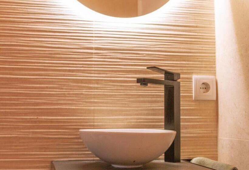 سرير فى غرفة مشتركه, The Lighthouse Hostel