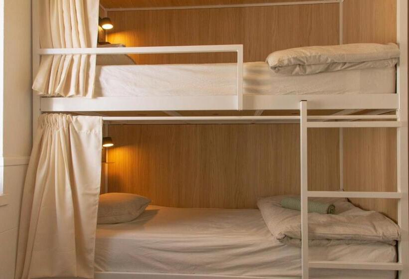 غرفة قياسية, The Lighthouse Hostel