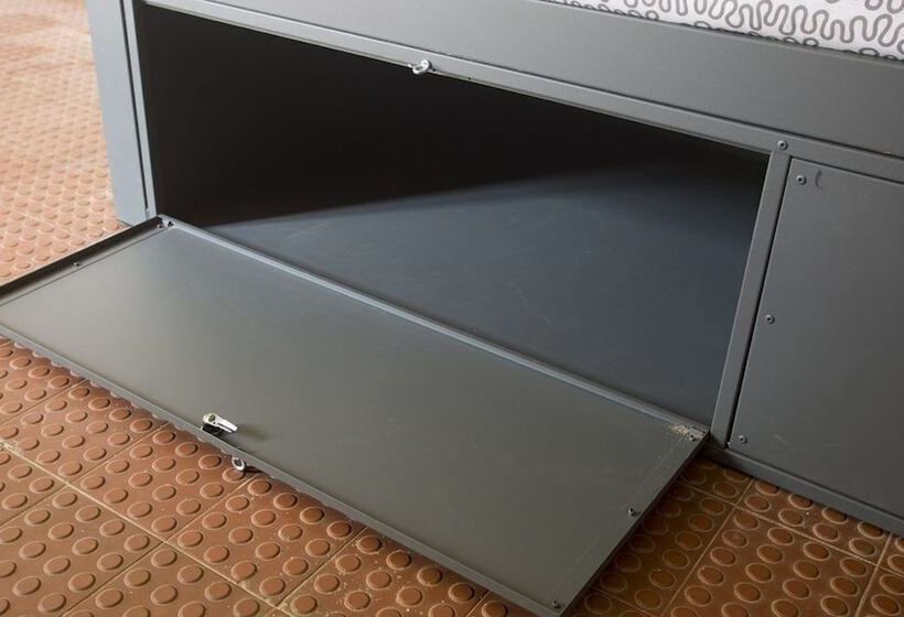 سرير فى غرفة مشتركه, The Lighthouse Hostel