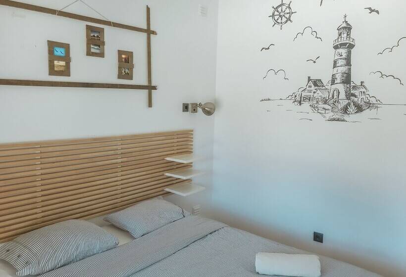 غرفة قياسية مزوَّدة بتراس, The Lighthouse Hostel