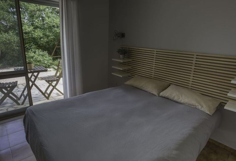 غرفة قياسية مزوَّدة بتراس, The Lighthouse Hostel