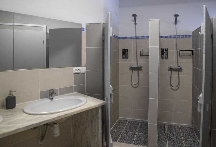 غرفة قياسية, The Lighthouse Hostel