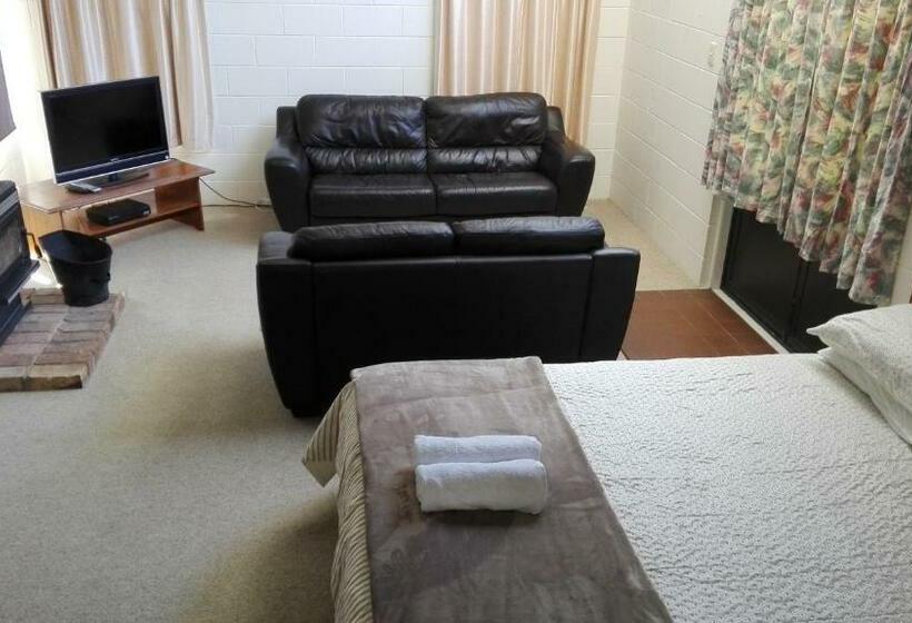 استودیوی استاندارد, Waters Edge B&b