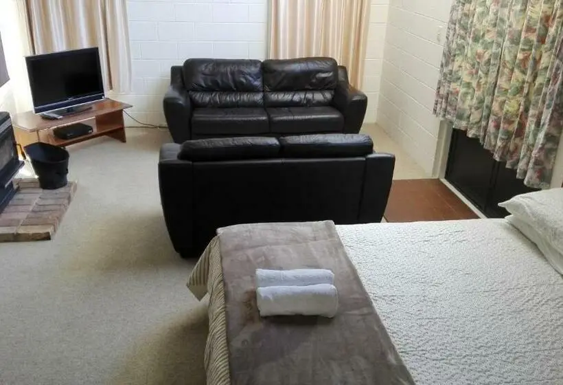 Standard-studio, Waters Edge B&b