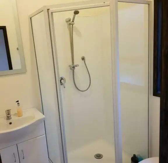 Basic-huone, Waters Edge B&b