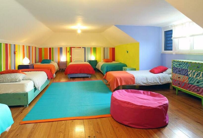 تختخواب در اتاق مشترک, Chill In Ericeira Surf House