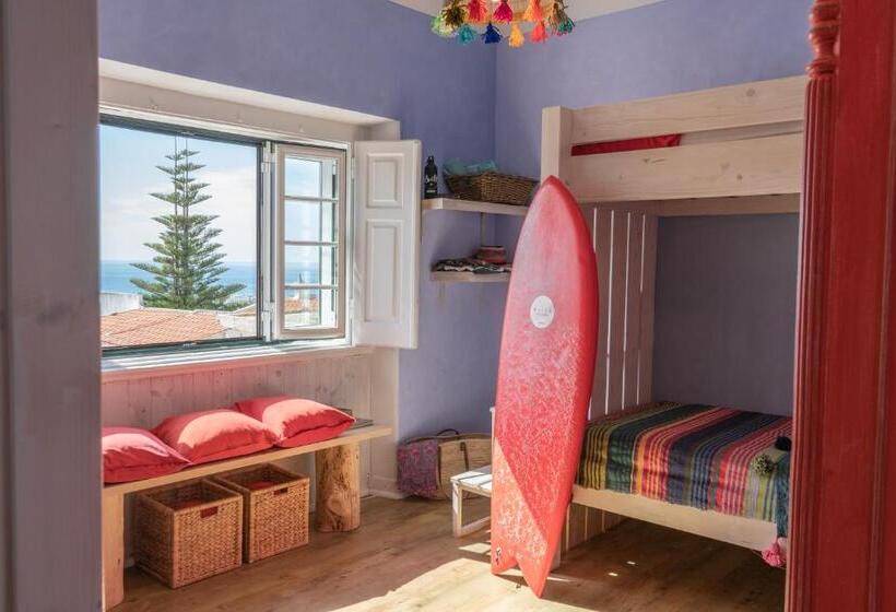 تختخواب در اتاق مشترک, Chill In Ericeira Surf House