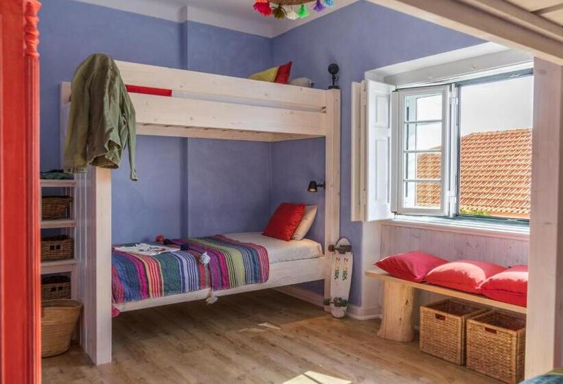 Кровать в Общей Комнате, Chill In Ericeira Surf House