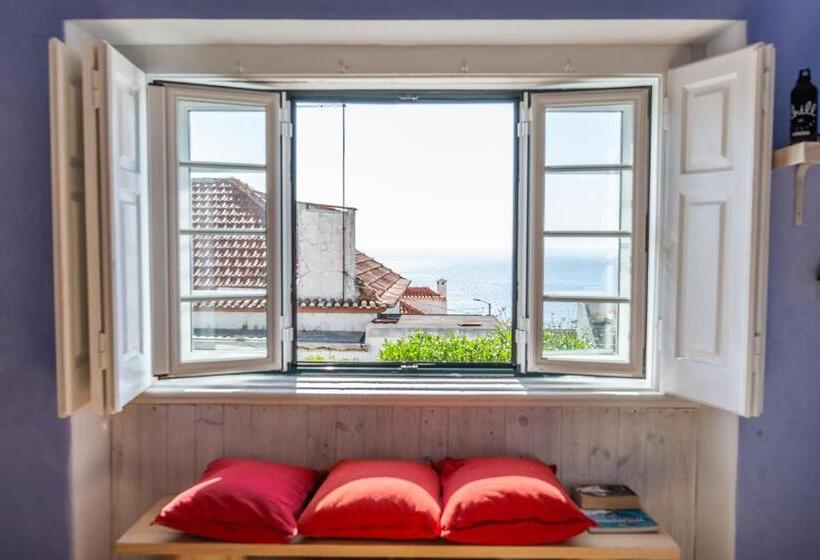 تختخواب در اتاق مشترک, Chill In Ericeira Surf House