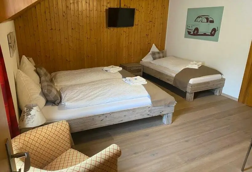 Standard Kolmen Hengen Huone, Hasli Lodge