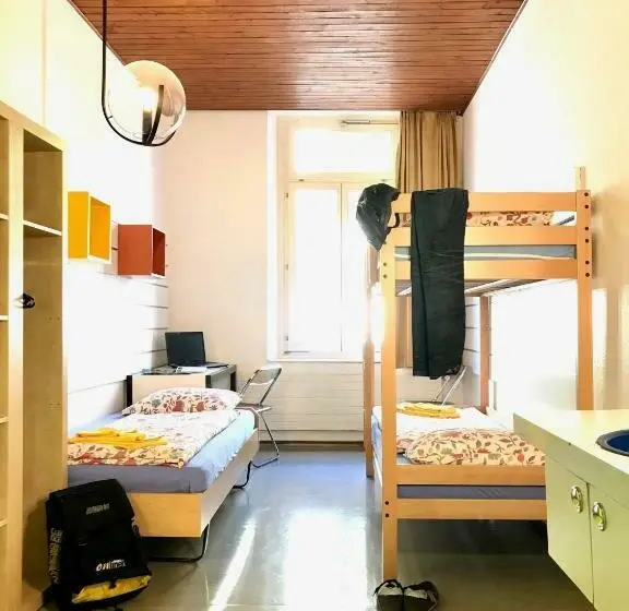 Standard Kolmen Hengen Huone Jaettu kylpyhuone, Ostello Montebello Bellinzona Youth Hostel