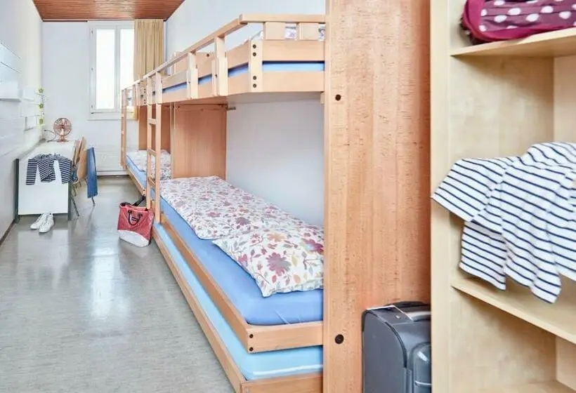 Standard Neljän Hengen Huone Jaettu Kylpyhuone, Ostello Montebello Bellinzona Youth Hostel