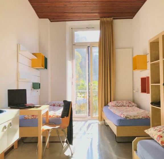 اتاق استاندارد سه تخته با سرویس بهداشتی مشترک, Ostello Montebello   Bellinzona Youth Hostel
