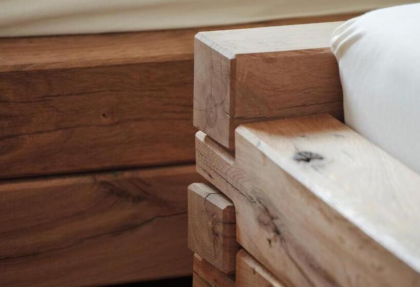 מיטה בחדר משותף, Bärghuis Jochpass   Alpine Hideaway   2222müm