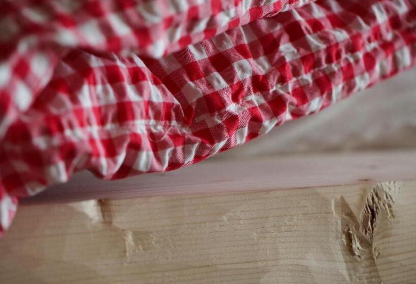 חדר סטנדרט חדר אמבטיה משותף, Bärghuis Jochpass   Alpine Hideaway   2222müm