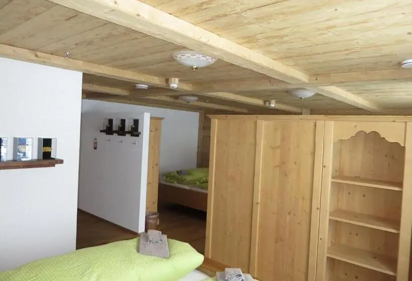 Perhehuone, Bärghuis Jochpass Alpine Hideaway 2222müm