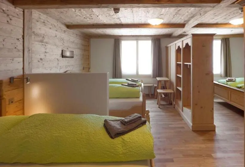 Perhehuone, Bärghuis Jochpass Alpine Hideaway 2222müm
