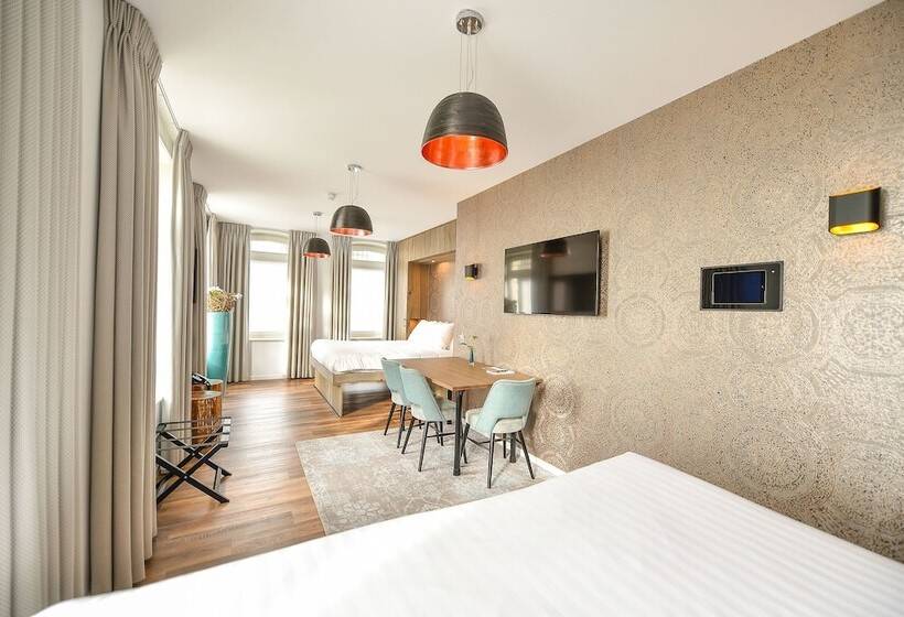 اتاق خانوادگی, Brasserie Hotel Antje Van De Statie