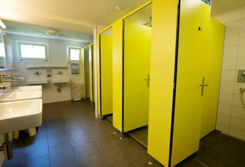 Standard Neljän Hengen Huone Jaettu Kylpyhuone, Brienz Youth Hostel
