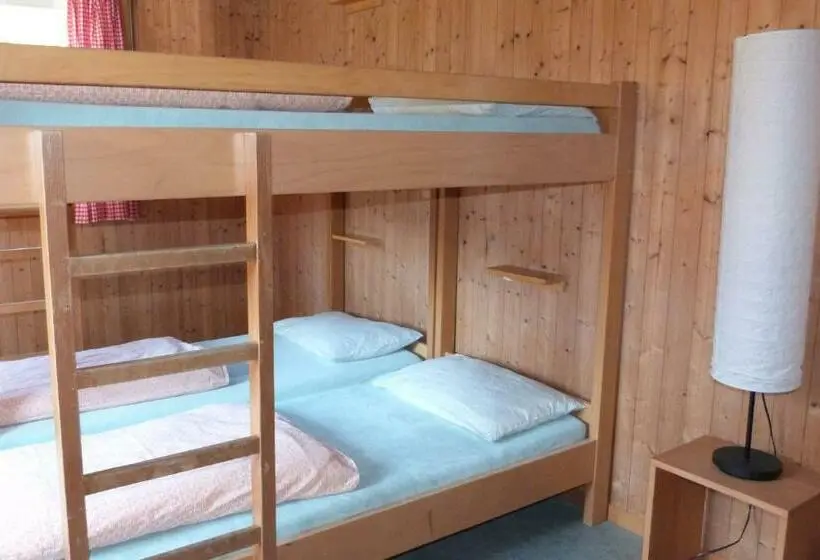 Standard Neljän Hengen Huone Jaettu Kylpyhuone, Brienz Youth Hostel