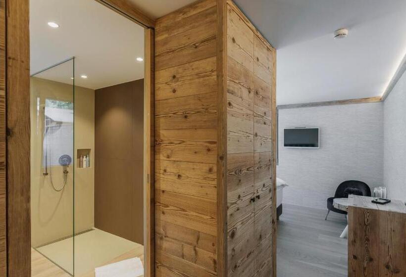 غرفة ديلوكس مزودة بشرفة, Caschu Alp Boutique Design Hotel Stoos   Adults Only