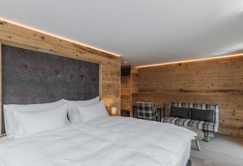 غرفة ديلوكس مزودة بشرفة, Caschu Alp Boutique Design Hotel Stoos   Adults Only
