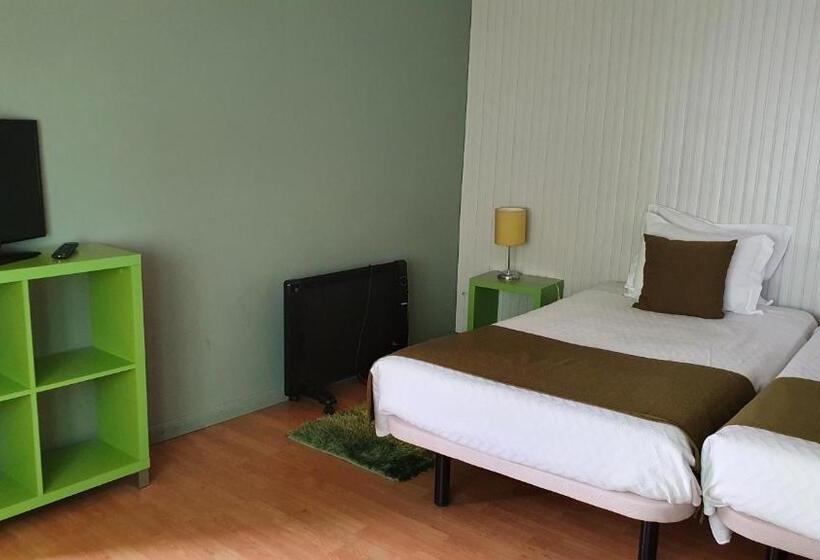 غرفة قياسية ثلاثية, Hospedaria 5 Bicas