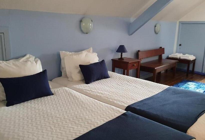 غرفة قياسية رباعية, Hospedaria 5 Bicas