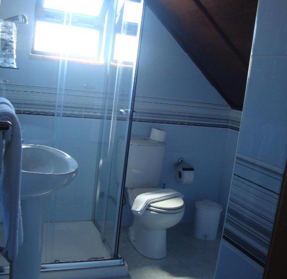 غرفة قياسية رباعية, Hospedaria 5 Bicas