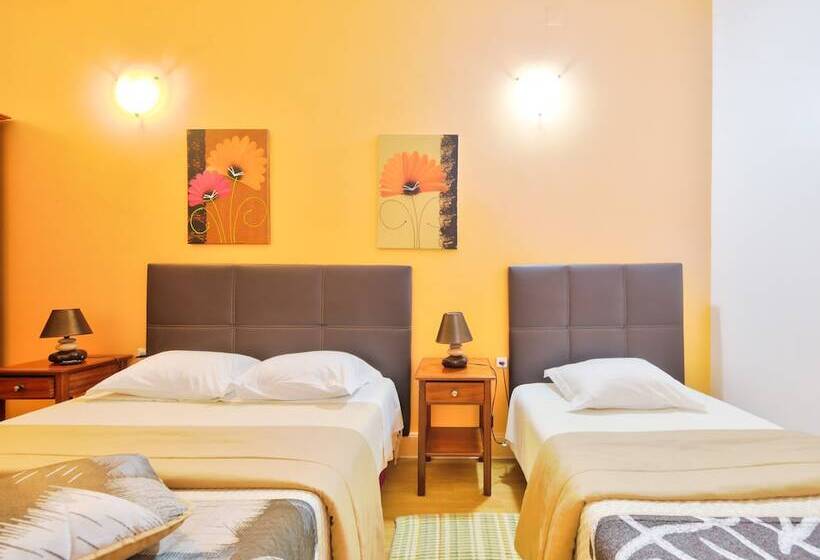 غرفة قياسية ثلاثية, Hospedaria 5 Bicas