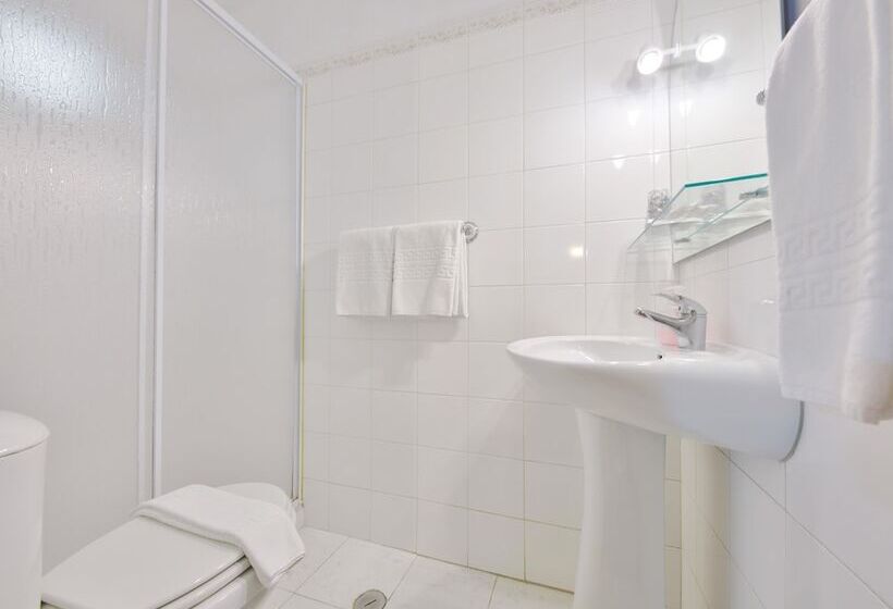 غرفة قياسية ثلاثية, Hospedaria 5 Bicas