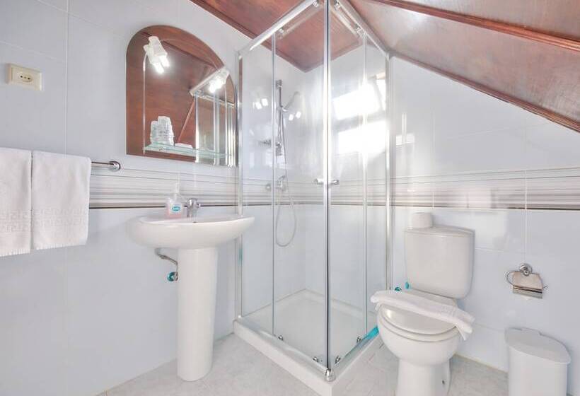 غرفة قياسية رباعية, Hospedaria 5 Bicas