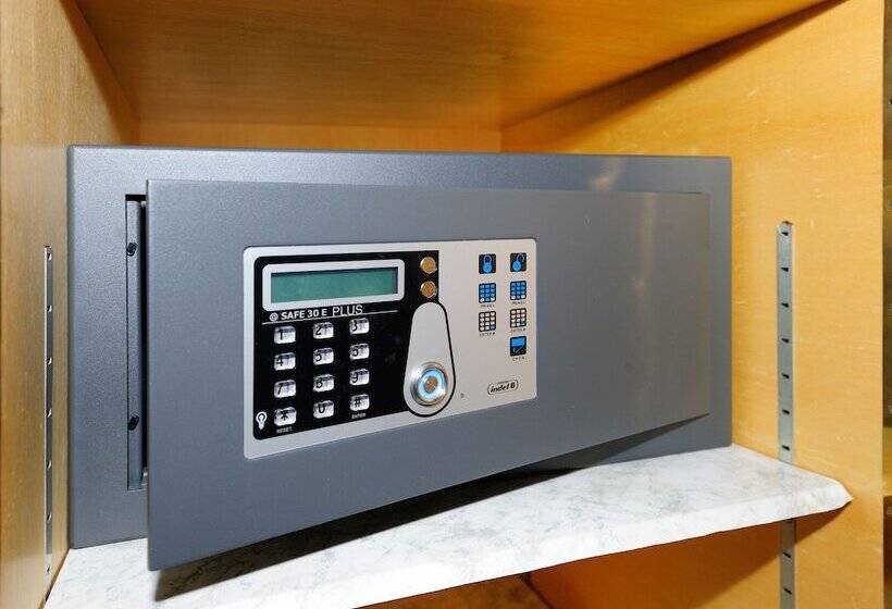 スタンダードトリプルルーム, Alphubel