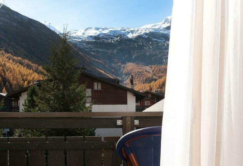 Standard Værelse, Ambiente