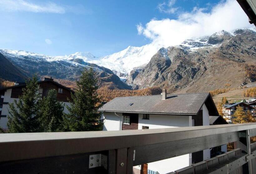 Familie Værelse, Ambiente