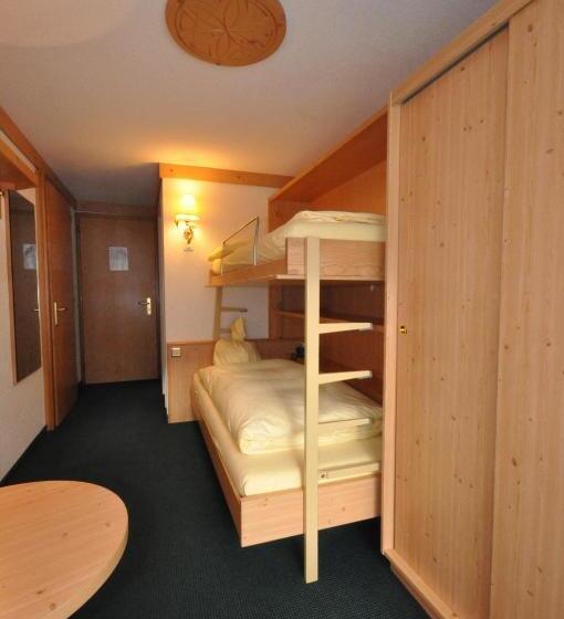 Familie Værelse, Ambiente