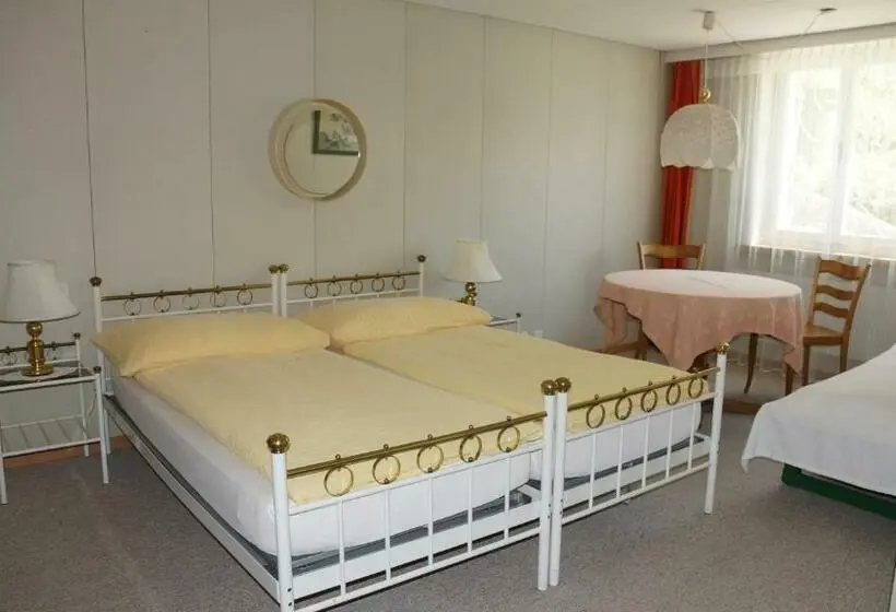 Standard Kolmen Hengen Huone, Beatus