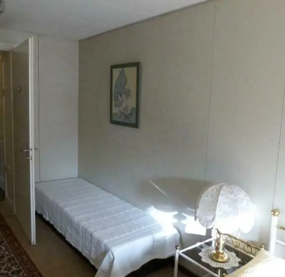 Standard Kolmen Hengen Huone, Beatus