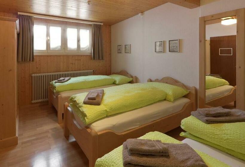 חדר סטנדרטי לארבעה עם חדר אמבטיה משותף, Bärghuis Jochpass   Alpine Hideaway   2222müm