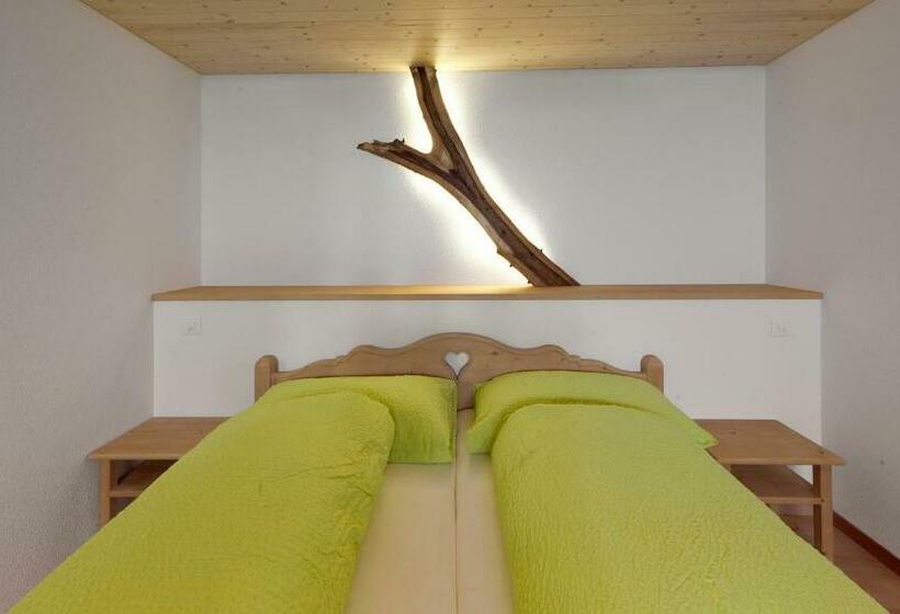 اتاق استاندارد چهارنفره با سرویس بهداشتی مشترک, Bärghuis Jochpass   Alpine Hideaway   2222müm