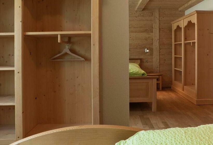 חדר סטנדרט לארבעה, Bärghuis Jochpass   Alpine Hideaway   2222müm