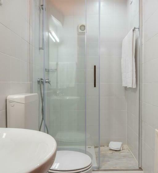 غرفة قياسية فردية, Carvalho Araujo