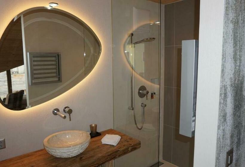 غرفة ديلوكس مزودة بشرفة, Caschu Alp Boutique Design Hotel Stoos   Adults Only