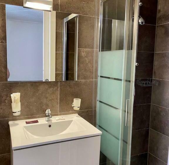 غرفة قياسية ثلاثية, Della Posta