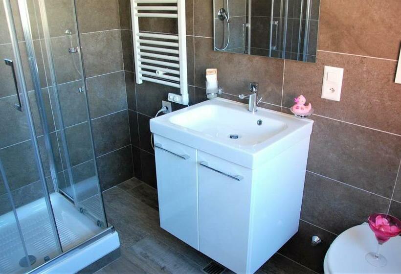 غرفة قياسية فردية, Della Posta