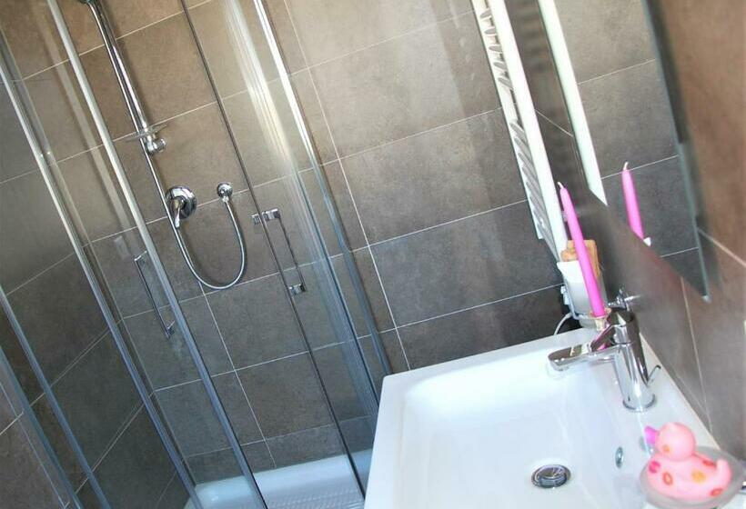 غرفة قياسية فردية, Della Posta