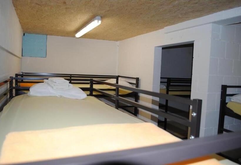 מיטה בחדר משותף, Des Alpes